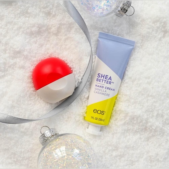 New EOS Limited Edition Holiday Collection- Candy Cane Swirl Lip Balm Set - Picture 4 of 5